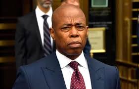 🚨 ¡Nueva York demandará a la administración Trump por la revocación de $80  millones en fondos de FEMA para refugios de inmigrantes! 🚨 📢 El gobierno  de Trump ha retirado más de