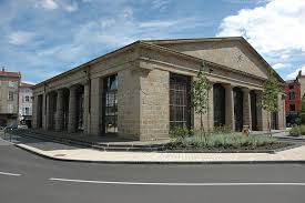 Halle Aux Bles A Issoire Maison Style Hall Puy De Dome
