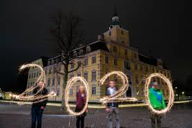 Silvester ist der letzte tag des jahres, der durch die verbindung mit dem gedenktag des heiligen silvester i., der auch papst war, seinen namen erhielt. Why On Earth Do Germans Call New Year S Eve Silvester The Local