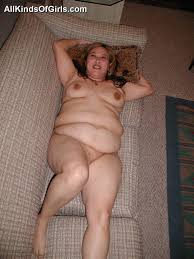 Blonde chubby milf taking a shower before - Golden BBW - Picture 7