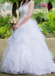 Un habit, smoking, robe de mariée, dame d'honneur ou bouquetière et plus sur kijiji, le belle robe de mariee en dentelle sur dentelle. Robe De Mariee Tati 2015 Taille 42 Val D Oise