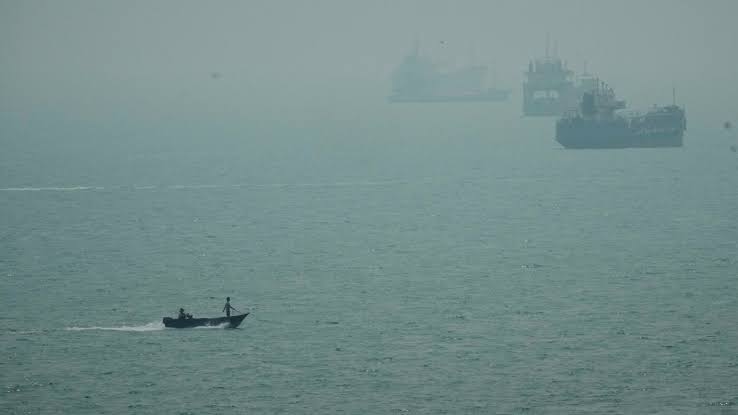 US military says five Iranian oil tankers destroyed as Iran responds with strikes in Jordan