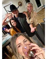 Cheryl Yunker's Instagram, Twitter & Facebook