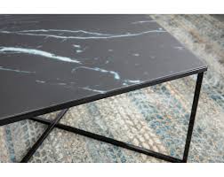 Dans cette boutique, il règne une douce ambiance scandinave. Table Basse Effet Marbre Noir Bleute Alcino Miliboo
