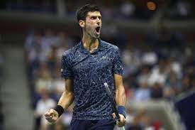 Pri rezultatu 5:5 i 0:30 u servis gemu tokom kog je servirao novak đoković, srpski teniser se okliznuo i pao. Novak Djokovic Passes Roger Federer And Andre Agassi At Us Open