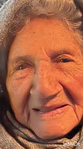 El concepto del Padre Tiempo es una personificación del tiempo, a menudo  representado como una figura anciana con barba blanca que simboliza la  naturaleza inexorable del paso del tiempo. Hoy yo la ...