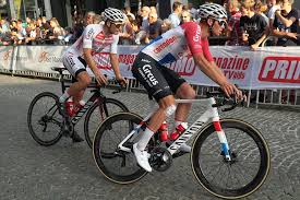 Mathieu van der poel was een van de eerste renners die met de nieuwe canyon lux op pad werd gestuurd, maar tot hiertoe zagen we hem steeds op een zeer onopvallende zwarte fiets rondrijden. De Canyon Aeroad Cf Slx Van Mathieu Van Der Poel Racefietsblog Nl