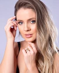 Flavia Starling's Instagram, Twitter & Facebook