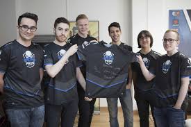 Urban blue is a special pattern available only in the day 1 edition of metal gear solid v: Lvp On Twitter Sorteamos La Camiseta De Pain Gaming Firmada Por Todo El Equipo Haz Rt A Este Tweet Sigue A Paingaming Https T Co D55ywby8b2
