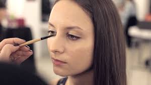 Baza de machiaj (corector, fond de ten, anticearcan, pudra)