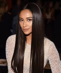 Refer to our guidelines to pick the best hair length and texture for your face structure. Tuck Hair Behind Ears Trend Selena Gomez Beyonce