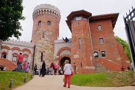 Castelul lui vlad tepes bucuresti. PorÈ›i Deschise La Castelul Vlad TepeÈ™ Chestiuni Serioase