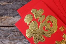 Tahun baru cina turut dikenali sebagai spring festival kerana hadir dalam musim bunga dan di tetapkan berdasarkan kalendar lunar cina. Mengapa Memberi Angpao Saat Imlek Halaman All Kompas Com