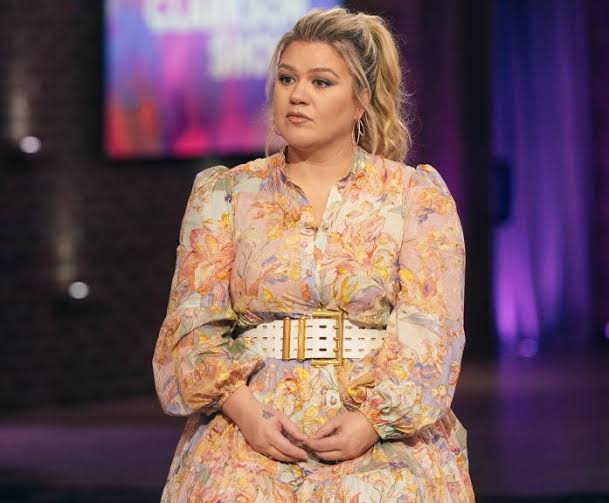 Kelly Clarkson Issues Statement After Allegations About Her Talk Show Come  to Light