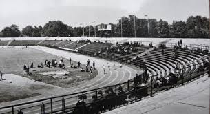 Im gegensatz zu den endspielen der uefa champions league und des meistercups war es mit 7.968 zuschauern nicht ausverkauft, wozu auch das regenwetter beitrug. Stadion Gornika Zabrze Budzi Emocje Od Ponad 80 Lat Archiwalne Zdjecia Zabrze Nasze Miasto