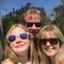 I know this one is all about opinions and varies across the country but I'm  now trying to bottom out, should I go Automatic or Manual. It's not  possible for me to