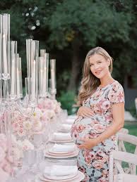 Joanna krupa i jej mąż douglas nunes spodziewają się narodzin swojego pierwszego dziecka. Joanna Krupa S Baby Shower Pics From Rhom Star S Special Day Hollywood Life