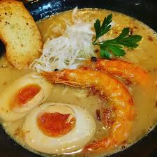 今回は 京都で海老ラーメンが食べられるお店を紹介します グーグルで 海老ラーメン を検索すると 予測で 海老ラーメン 京都 と出るのをご存知でしょうか もしかして海老ラーメンの激戦区なのか と思い調べると海老系ラーメンがたしかにヒット 甲殻類仲間