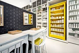 Pin By Mgalusik On Store Showroom Interior Design Pharmacy Design Retail Interior