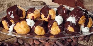 O çok konuşulan ve çok sevilen tatlının malzemelerine bir bakalım. Profiterol Nasil Yapilir Profiterol Tarifi Ve Malzemeleri