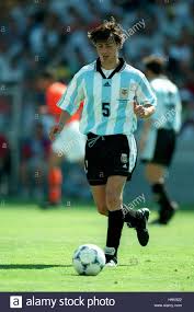 Matías jesús almeyda is an argentine former professional footballer who played as a defensive midfielder, and is the current manager of majo. Matias Almeyda Argentinien Lazio Fc 4 Juli 1998 Stockfotografie Alamy