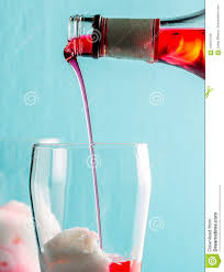 Tú no baila' como yo, tú no baila' como yo. Vorbereitung Des Cocktails Terremoto Chilenisches Traditionelles Alkoholisches Getrank Terrremoto Mit Ananaseiscreme Alkohol Stockfoto Bild Von Glas Traditionell 100310100