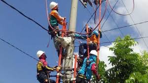 Saat ini para teknisi pln dikerahkan untuk memperbaiki sub sistem yang mengalami gangguan. Hingga Akhir Tahun Ini Pln Jatim Targetkan 25 Desa Di Kepulauan Teraliri Listrik Suara Surabaya