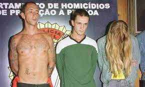 Suzane louise von richthofen (born november 3, 1983)1 is a brazilian prison inmate who murdered her parents on october 31, 2002 with help from her boyfriend and his brother. Serie De Tv Inspirou Assassinos Dos Pais De Suzane Von Richthofen Epoca