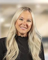 Gwen Thomas's Instagram, Twitter & Facebook