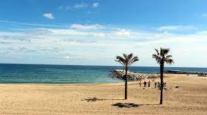 Wir nehmen dich mit an die schönsten strände spaniens und sagen dir, welches publikum du vorwiegend antriffst und wie du zu den empfohlenen badeorten kommst. Sonne Meer Und Sangria Die Schonsten Strande In Barcelona Hostelworld
