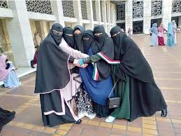 Maybe you would like to learn more about one of these? Pakai Cadar Dari Sma Remaja Ini Dapat Pandangan Sinis Dan Dijauhi