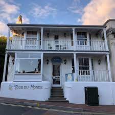 Le bâtiment est immobile, seuls les convives sont transportés par le plancher tournant, généralement au rythme d'un tour par heure. Le Tour Du Monde Restaurant Home Ventnor Isle Of Wight Menu Prices Restaurant Reviews Facebook