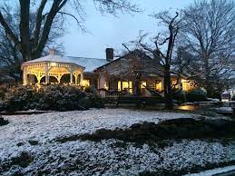 Beautiful Snow At Applewood Farmhouse Restaurant In Sevierville Tennessee Farmhouse Restaurant The Places Youll Go Sevierville