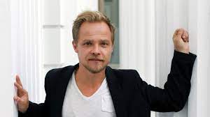Matthias koeberlin und ehefrau diana bei der verleihung des bayerischen fernsehpreis im prinzregententheater in münchen actor matthias koeberlin attends the zdf reception during the munich film festival 2013 at h'ugo's on july 2, 2013 in munich, germany. Matthias Koeberlin Privat Frau Und Kinder So Lebt Der Tv Darsteller Privat News De