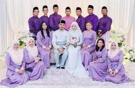 Mereka juga manusia biasa yang kadang kala boleh jadi terlupa. 25 Trend Terbaru Tema Warna Baju Sedondon Keluarga Pengantin Lamaz Morradean