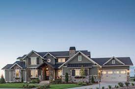 House Plan 5631 00063 Luxury Plan 3 897 Square Feet 4 Bedrooms 3 5 Bathrooms In 2021 Craftsman House Plans Luxury House Plans Traditional House Plan