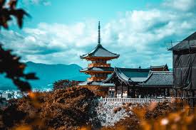Japonia este un stat cu vechi tradiţii şi datorită autoizolării ei de restul lumii, până spre sfârşitul sec japonia este situată pe un arhipelag de circa 6 mii de insule, cele mai mari fiind hokkaido, honshu. Japonia Co Warto Wiedziec Przed Wyjazdem Globtroper