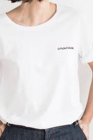 Join the bride tribe, pop some bottles, enjoy the bride's last ride + get nauti! Des Tee Shirts Qui Parlent D Amour La Mariee Aux Pieds Nus