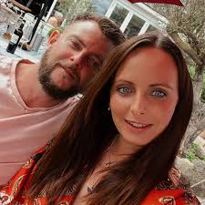 Are there any recommendations of painters/ decorators available in December  to paint a health clinic consisting of 3 clinic rooms (approx 4x4m) and  reception area with high ceilings?