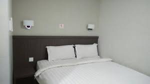 Kamar tanpa jendela yang dimaksud adalah ruangan dengan jendela kecil, atau hanya difasilitasi sebuah ventilasi, tanpa adanya cahaya matahari yang masuk ke dalam kamar. Kamar Hotel Tanpa Jendela Ulasan Harlys Residence Jakarta Indonesia Tripadvisor