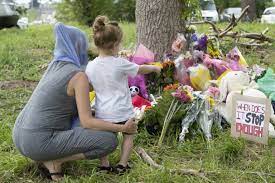 Four members of a muslim family were killed in a premeditated vehicle attack on sunday, canadian police say. Agekzuaadn2h7m