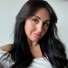 Caroline Stern Email & Phone Number