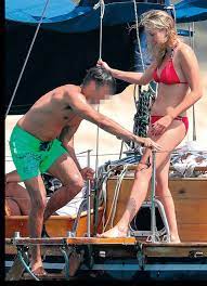 Going against her aunt, marine le pen, marion maréchal said the theory of the great replacement maréchal said she would most certainly return to politics. Marion Marechal Le Pen S Feet Wikifeet