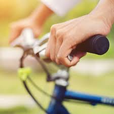 Allerdings sorgt das knie bei falscher einstellung des rades oder zu intensivem training mit hohem krafteinsatz bei niedriger trittfrequenz, auch für beschwerden beim radfahren. Warum Radfahren So Gesund Ist Ndr De Ratgeber Gesundheit