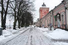 Find information about the latest trends, events and restaurants in helsinki, as well as get tips from local residents. Two Seasons In Suomenlinna The Crowded Planet