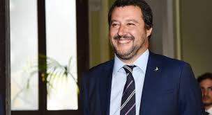 Matteo salvini, ospite nel programma pomeridiano di barbara d'urso, pomeriggio cinque, si è lasciato finalmente andare a confessioni sulla fidanzata sarà la presenza delle telecamere o la sua volontà di mostrarsi in una veste più istituzionale, ma matteo salvini si è dimostrato molto loquace sul. Chi E Matteo Salvini Fidanzata Ex Figli E Stipendio Del Ministro Della Lega