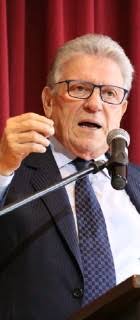 Candidato presidencial Rolando Araya propone crear 'derecho a la felicidad' 