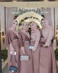 20 koleksi desain baju muslim terlengkap 2018 gambar busana via gambarbusanamuslim.net. Dress Up Gaun Bridesmaids Hijab On Instagram Quot From Desain Baju Bridesmaid Hijab Diary Hijaber