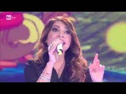 La cantante, 56 anni, voce cult delle sigle di tanti insomma la dolce e rassicurante ragazza della porta accanto, reginetta di tantissimi successi, dallo zecchino d'oro alle sigle dei cartoni animati più. Cristina D Avena Il Valzer Del Moscerino 1Âª Giornata Zecchino D Oro 2017 Youtube