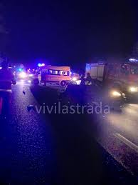 Il fatto è successo poco dopo le e' di un ferito il bilancio dell'incidente stradale avvenuto alla periferia di foggia, lungo il cavalcavia di via. Bari Incidente Sulla Statale 100 Muore 45enne Figlia Di Oncologo Di Fama Mondiale